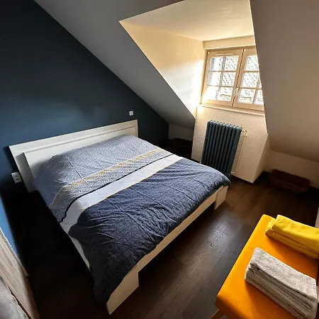 La Maison Aux Volets Bleus 3ème étage Apartamento *
